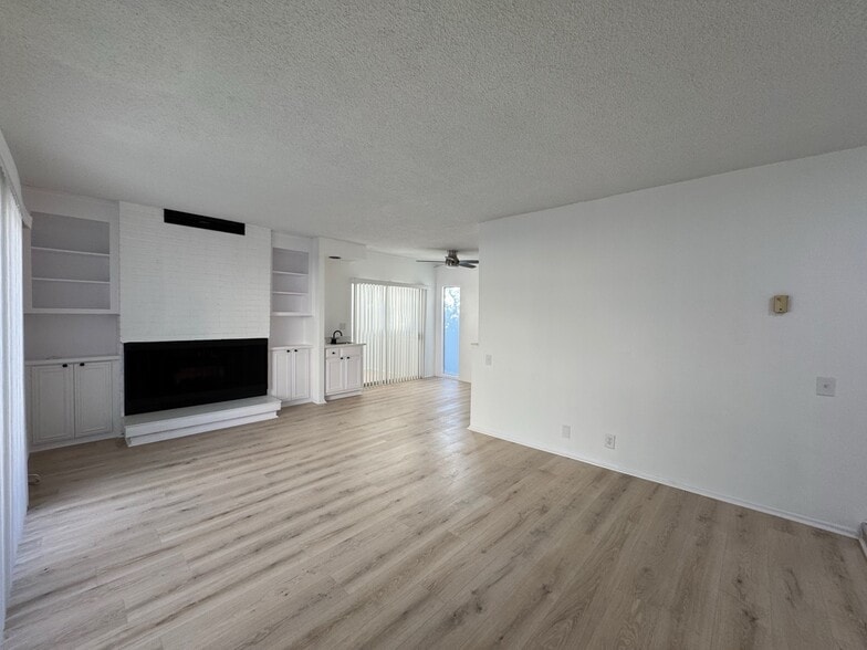 More Photos Of 11964 Kiowa Ave, Los Angeles Apartments For Sale