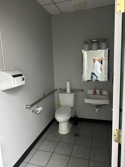 More Photos Of 655-683 Jeffco Blvd, Arnold General Retail For Lease