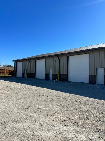 More Photos Of 615 FM 371, Gainesville Showroom For Lease