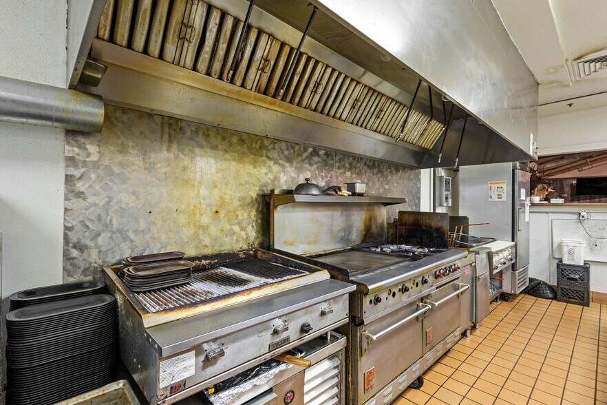 More Photos Of 5100-N Star Blvd, Great Falls Storefront Retail Office For Sale