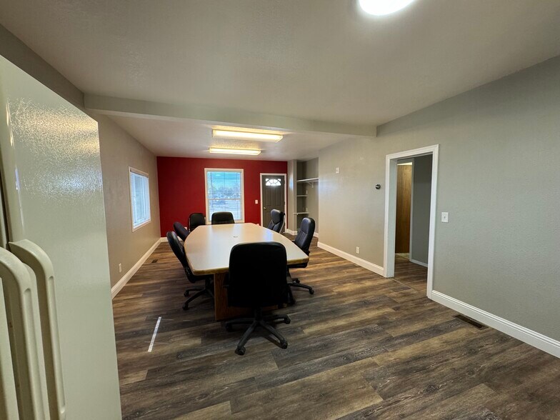 More Photos Of 216 N Whitley Dr, Fruitland Office For Sale