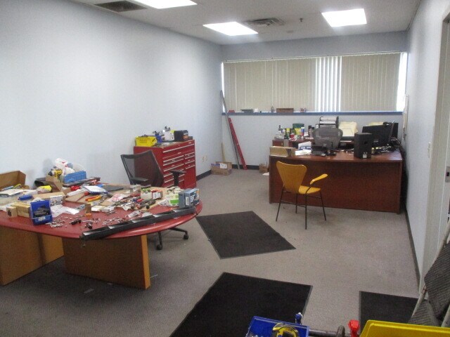 More Photos Of 8191 Logistic Dr, Zeeland Distribution For Lease