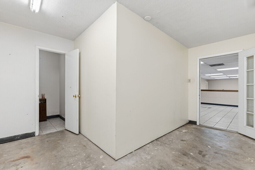 More Photos Of 516 FM 3083 Rd, Conroe Industrial For Lease