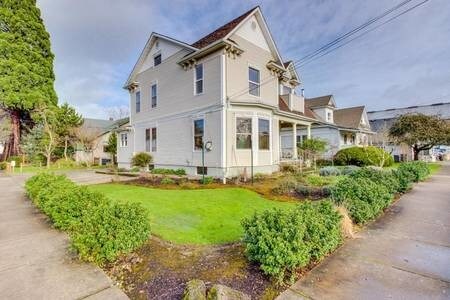 More Photos Of 707 NE 5th St, McMinnville Office For Sale
