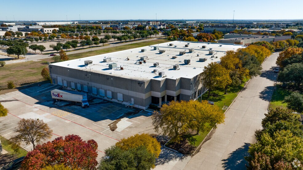 More Photos Of 5600 Stratum Dr, Fort Worth Warehouse For Lease