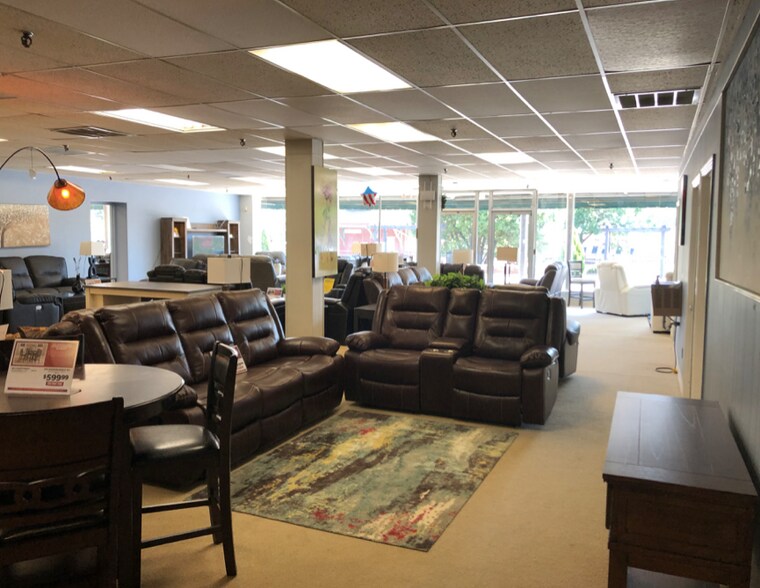 More Photos Of 120-132 S Moore St, Sanford Storefront For Lease