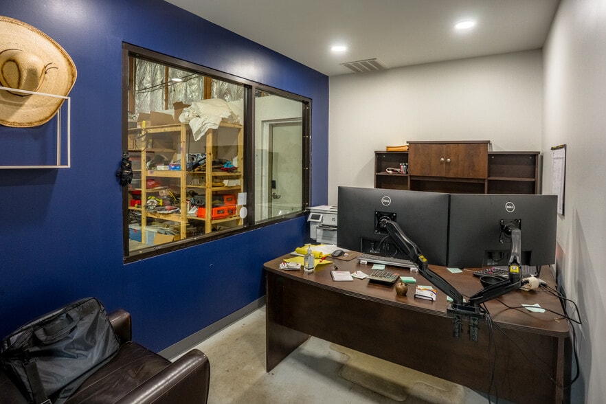 More Photos Of 722 Ketcham St, Indianapolis Warehouse For Sale