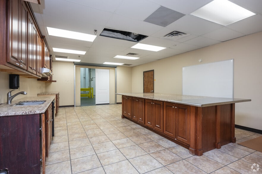 More Photos Of 211 Pine Rd, Easley Warehouse For Sale