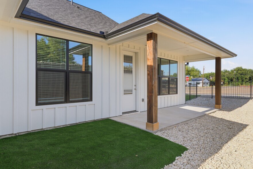 More Photos Of 200-210 Ewell st, Granbury Apartments For Sale