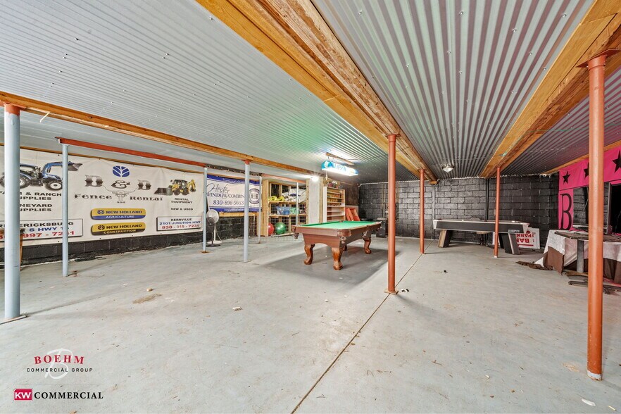 More Photos Of 23699-23737 W US Highway 290, Harper Storefront For Sale