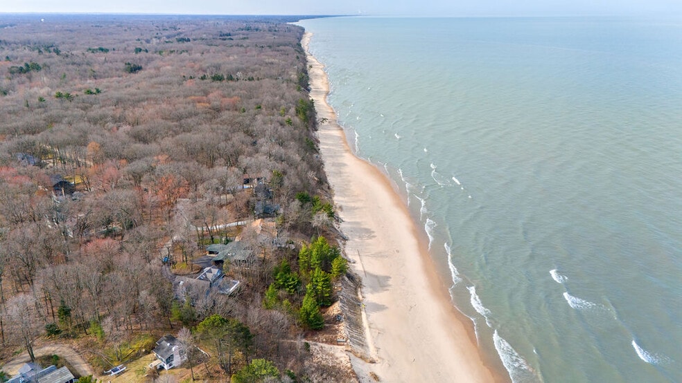 More Photos Of 13662 Red Arrow Hwy, Harbert Hotel For Sale