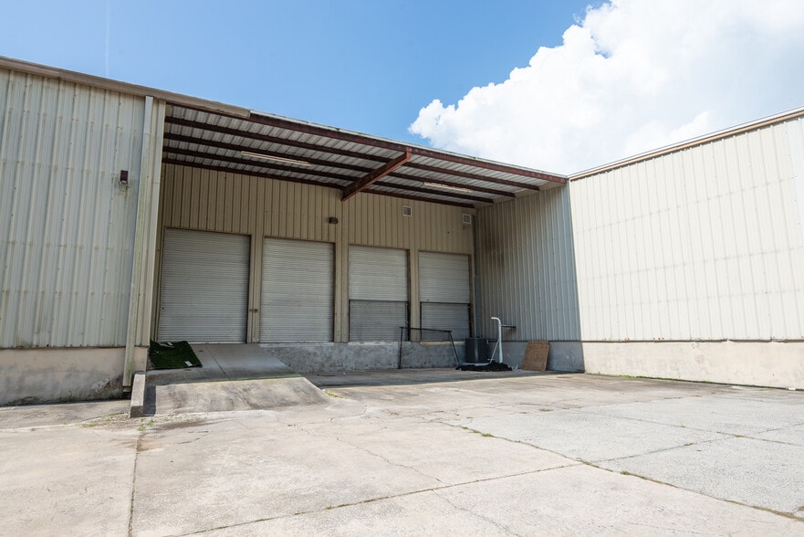 More Photos Of 9937 Race Track Rd, Tampa Manufacturing For Lease