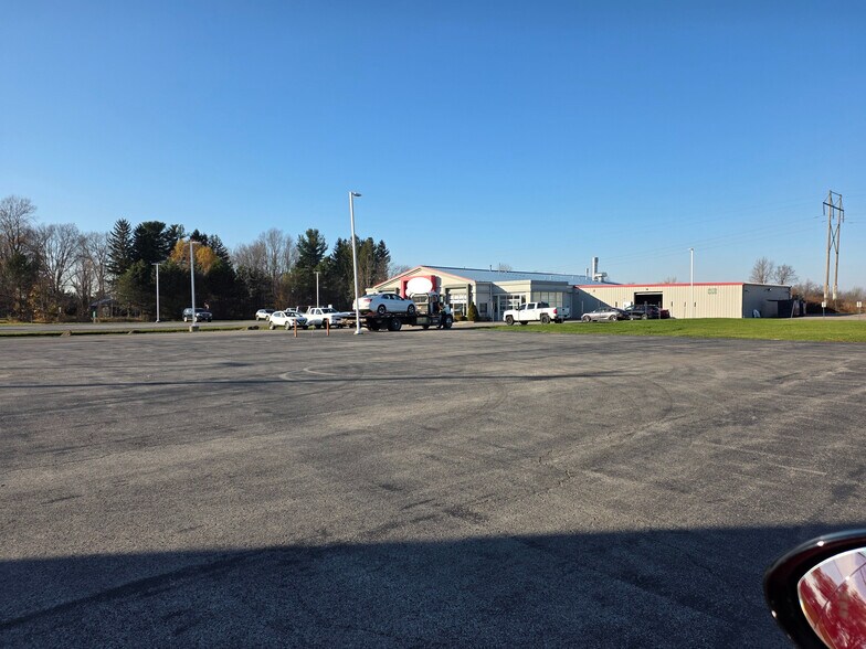 More Photos Of 5967 Robinson Rd, Lockport Auto Dealership For Lease