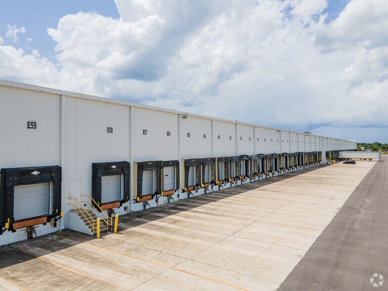 Primary Photo Of 1 Imeson Park Blvd, Jacksonville Warehouse For Lease