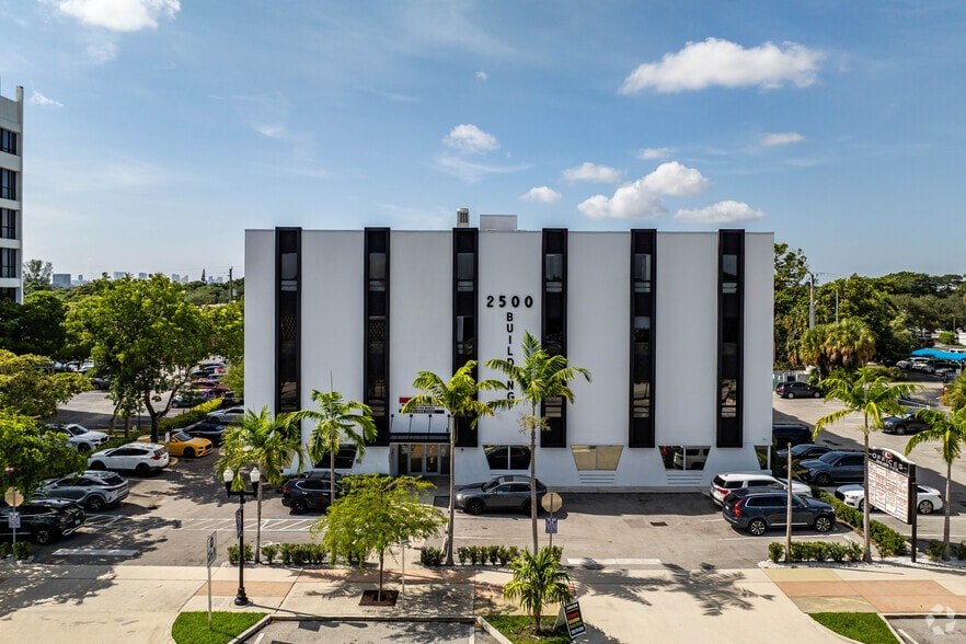 More Photos Of 2500 Hollywood Blvd, Hollywood Office For Lease