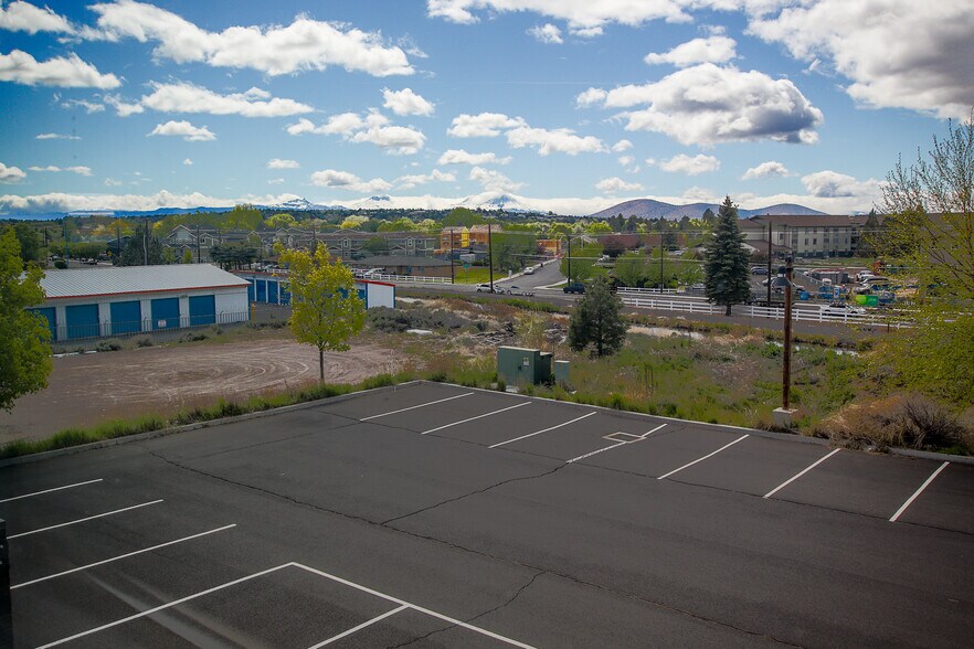 More Photos Of 2127 S Hwy 97, Redmond General Retail For Lease