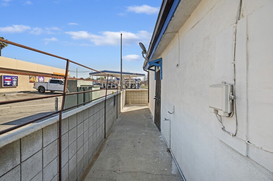 More Photos Of 16870 Merrill Ave, Fontana Freestanding For Sale