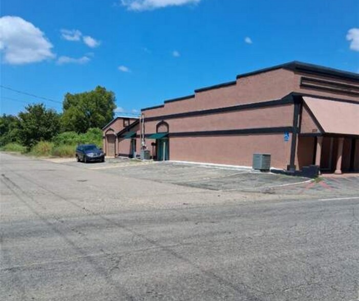 More Photos Of 208 SE Avenue 2 Ave, Atkins Office For Sale