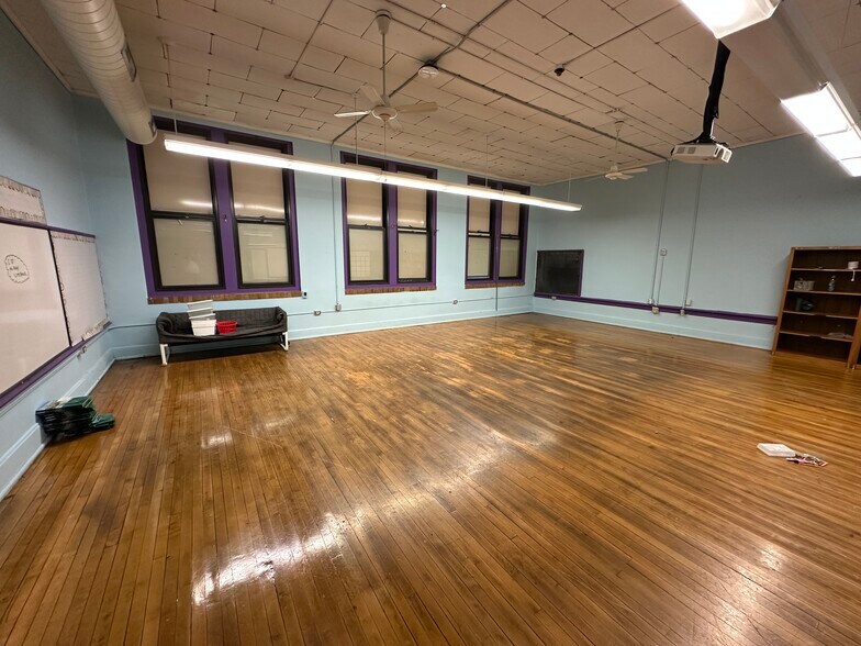 More Photos Of 1100 E Kearney St, Springfield Schools For Sale