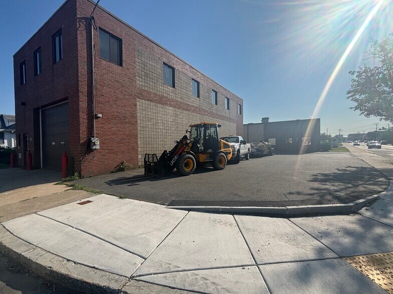 More Photos Of 11 Marlboro St, Malden Warehouse For Lease