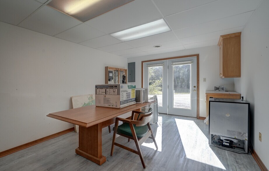 More Photos Of 2704 Lake Monticello Rd, Palmyra Office For Sale