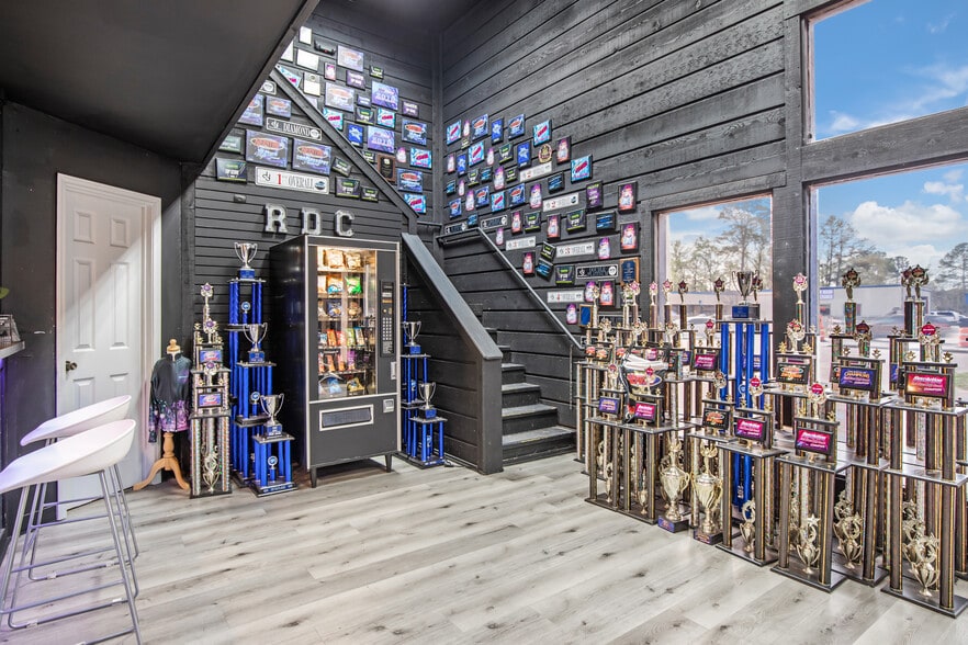 More Photos Of 1725 Northpark Dr, Kingwood Auto Repair For Sale