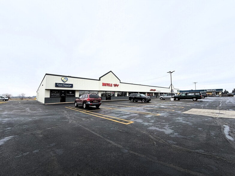 More Photos Of 5671-5719 Bay Rd, Saginaw Unknown For Lease