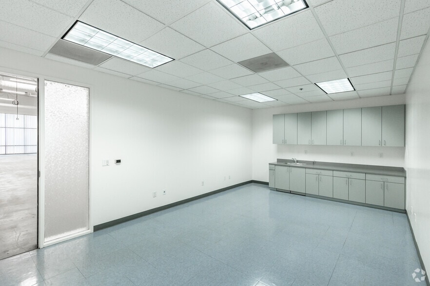 More Photos Of 1185 Campbell Ave, San Jose Warehouse For Lease