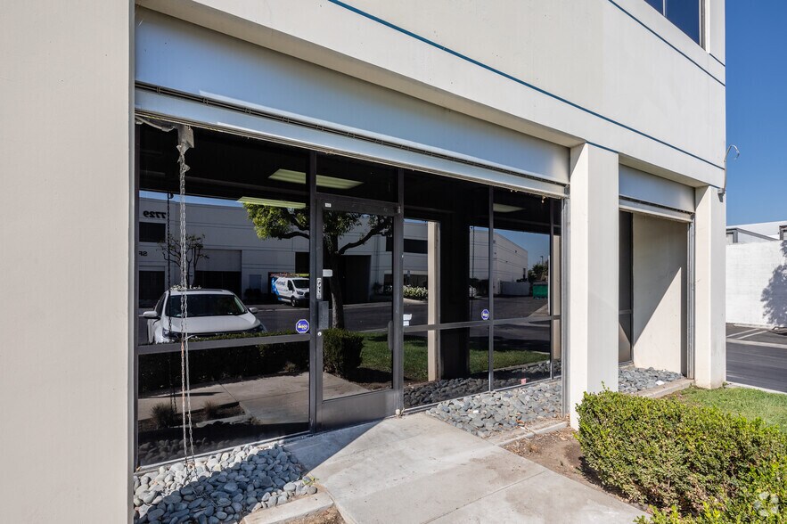 More Photos Of 7617-7621 Somerset Blvd, Paramount Unknown For Lease