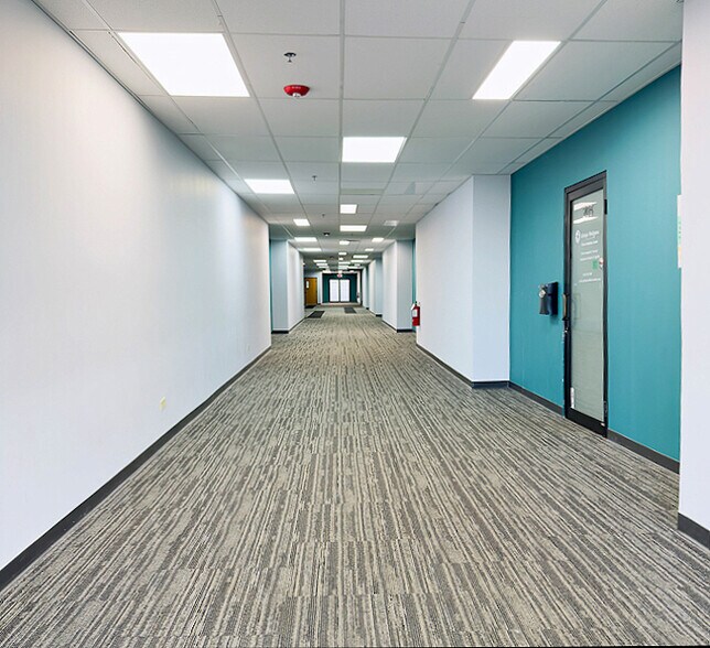 More Photos Of 1400 S Wolf Rd, Wheeling Office For Sale