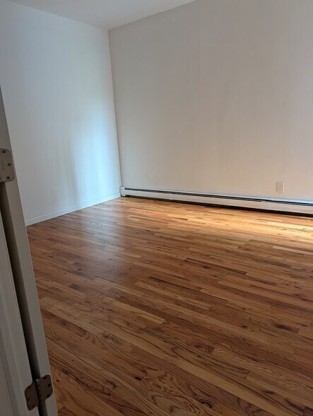 More Photos Of 4028 82nd St, Elmhurst Office For Lease