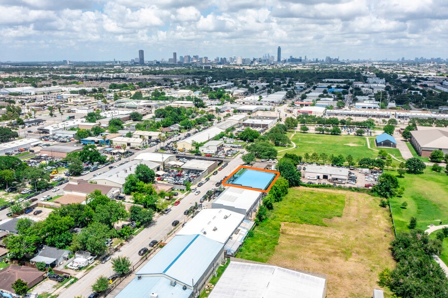 More Photos Of 9009 Pagewood Ln, Houston Warehouse For Sale