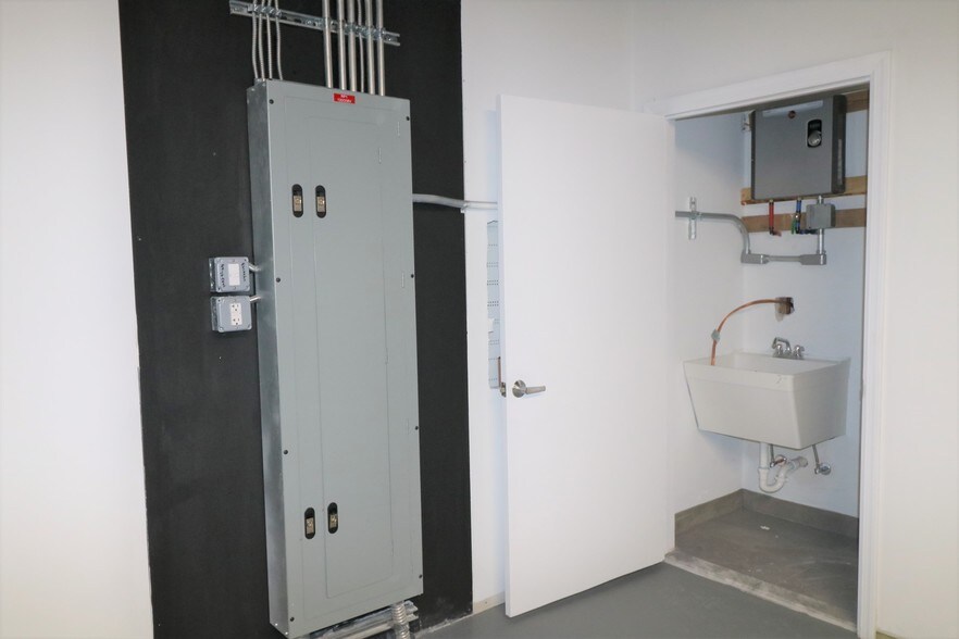 More Photos Of 686 Main Ave, Passaic Storefront For Lease