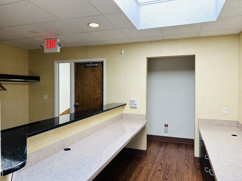 More Photos Of 3006 Glenmore Ave, Cincinnati Medical For Lease