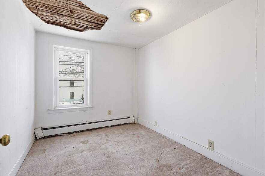More Photos Of 2695 Main St, Lawrence Apartments For Sale
