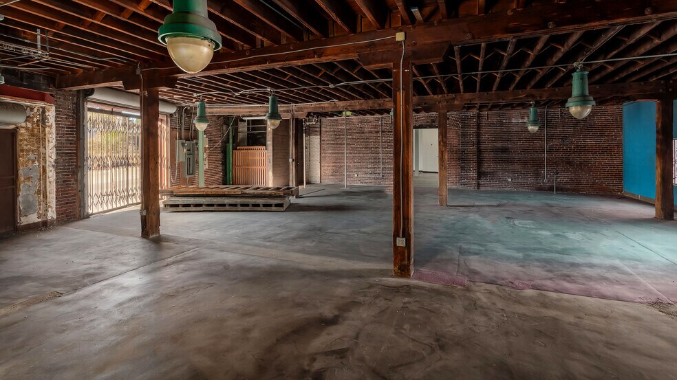 More Photos Of 1727 N Spring St, Los Angeles Industrial For Sale