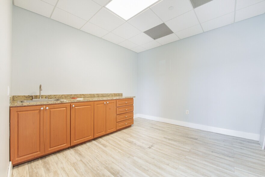More Photos Of 135 San Lorenzo Ave, Coral Gables Office For Sale
