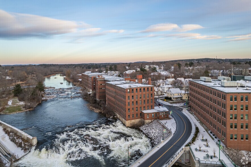 More Photos Of 90 Bridge St, Westbrook Office For Lease