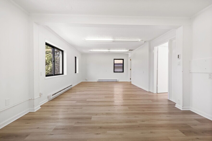 More Photos Of 31 Saint Roch Ave, Greenwich Office Residential For Lease