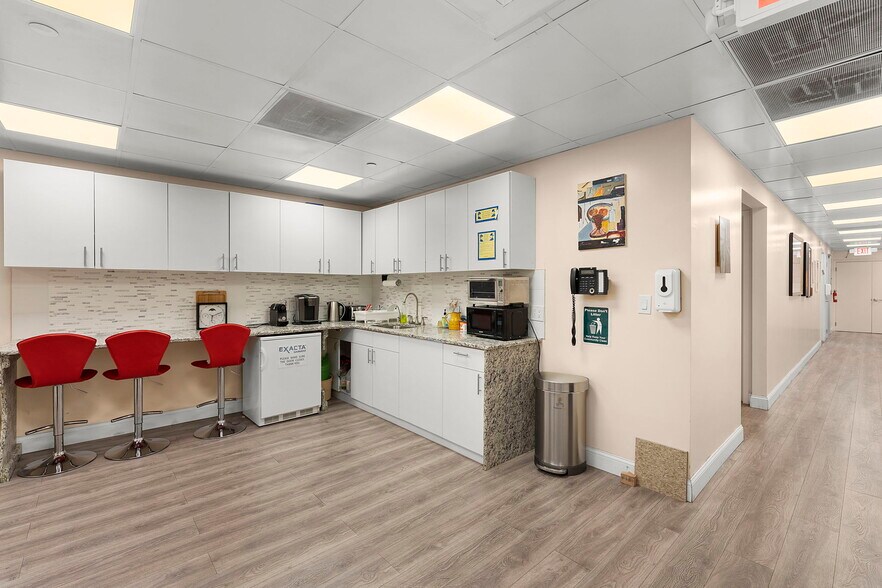 More Photos Of 100-118 John F Kennedy Dr N, Bloomfield Warehouse For Sale