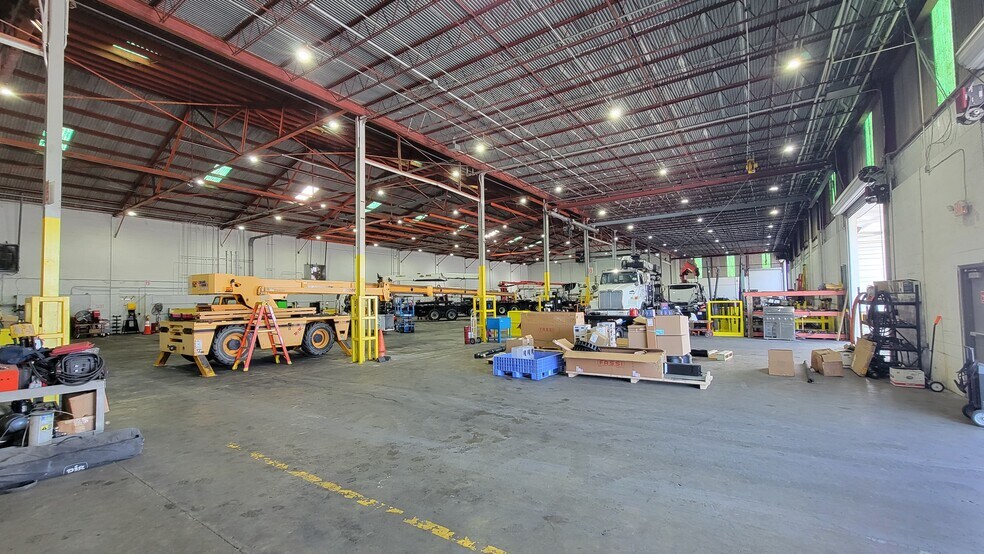 More Photos Of 1805 Crown Way, Orlando Warehouse For Lease