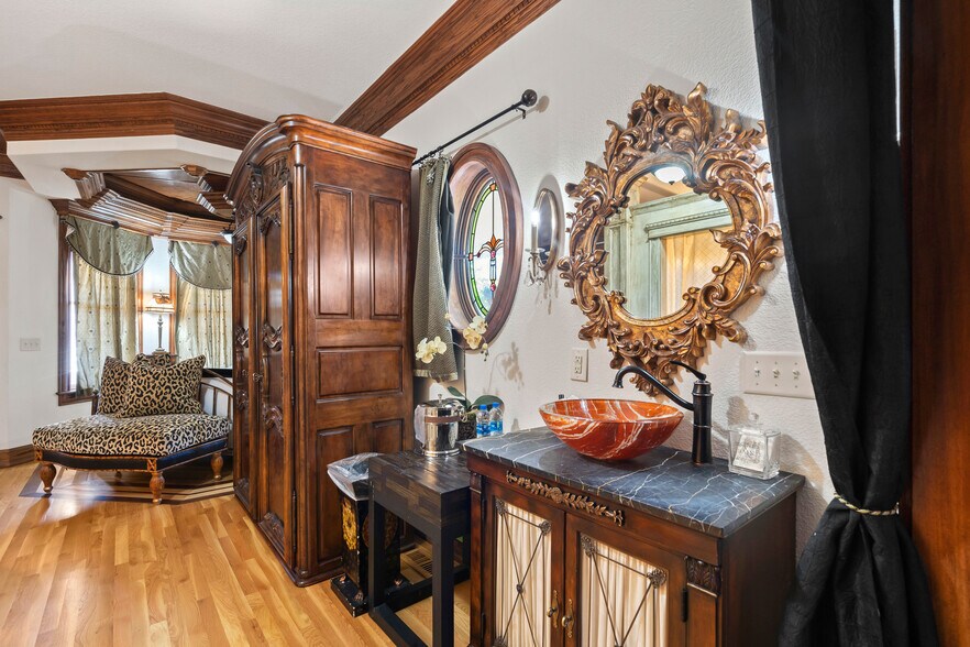 More Photos Of 306 N Main St, Bentonville Hospitality For Sale