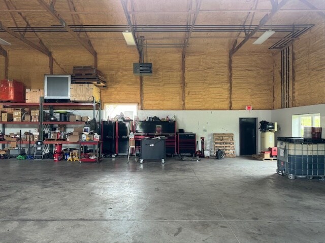 More Photos Of 1020 D W Griffith Ln, La Grange Flex For Lease