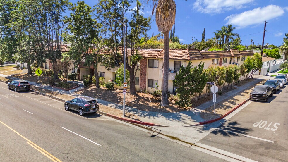 More Photos Of 7061 Whitsett Ave, North Hollywood Apartments For Sale