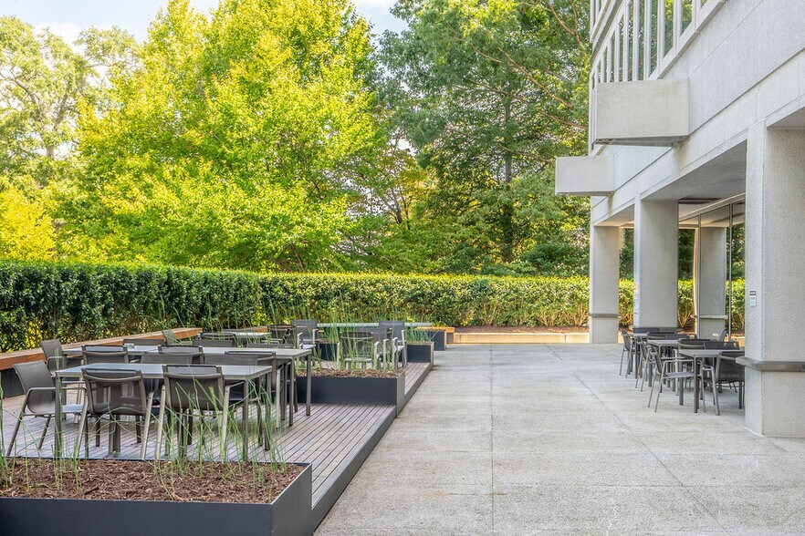 More Photos Of 1819 Peachtree Rd, Atlanta Medical For Lease