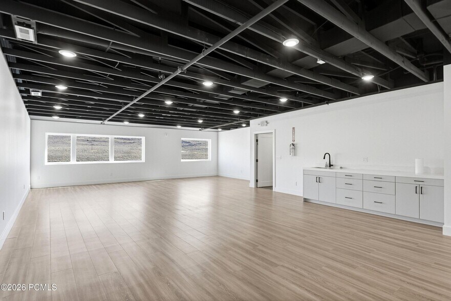 More Photos Of 4518 Forestdale Dr, Park City Office Residential For Lease