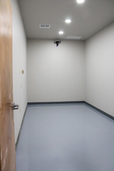 More Photos Of 4121 S 72nd Ave, Tulsa Service For Sale