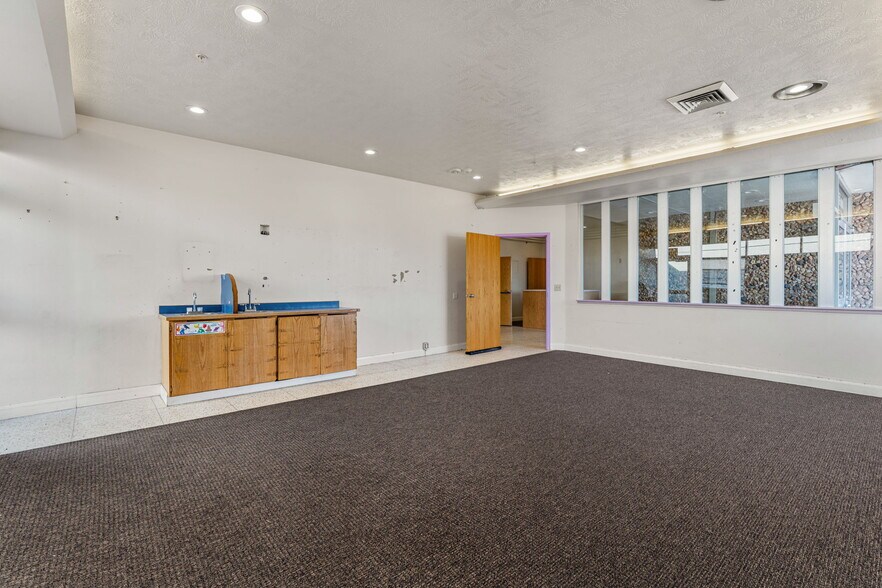 More Photos Of 120 E Altamira Dr, Cedar City Office Residential For Lease