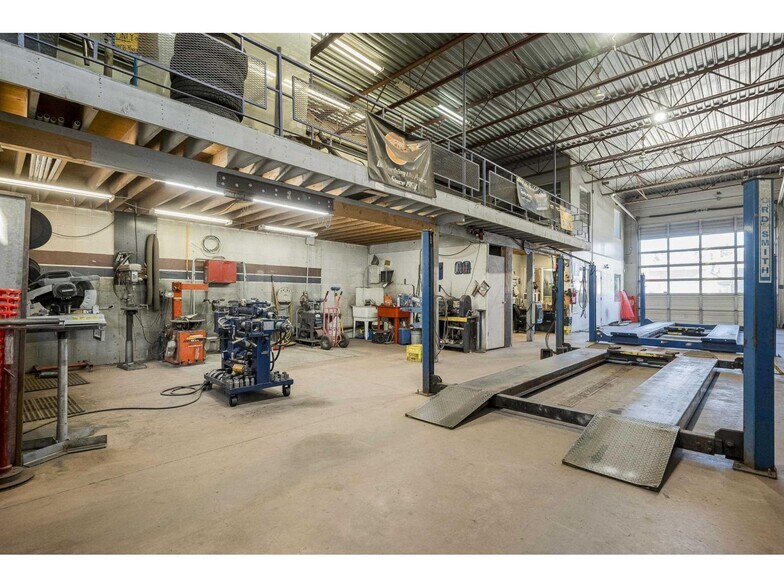 More Photos Of 8815 Young Rd, Chilliwack Auto Repair For Sale