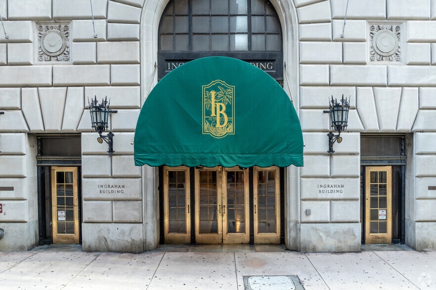 More Photos Of 25 SE 2nd Ave, Miami Office For Lease